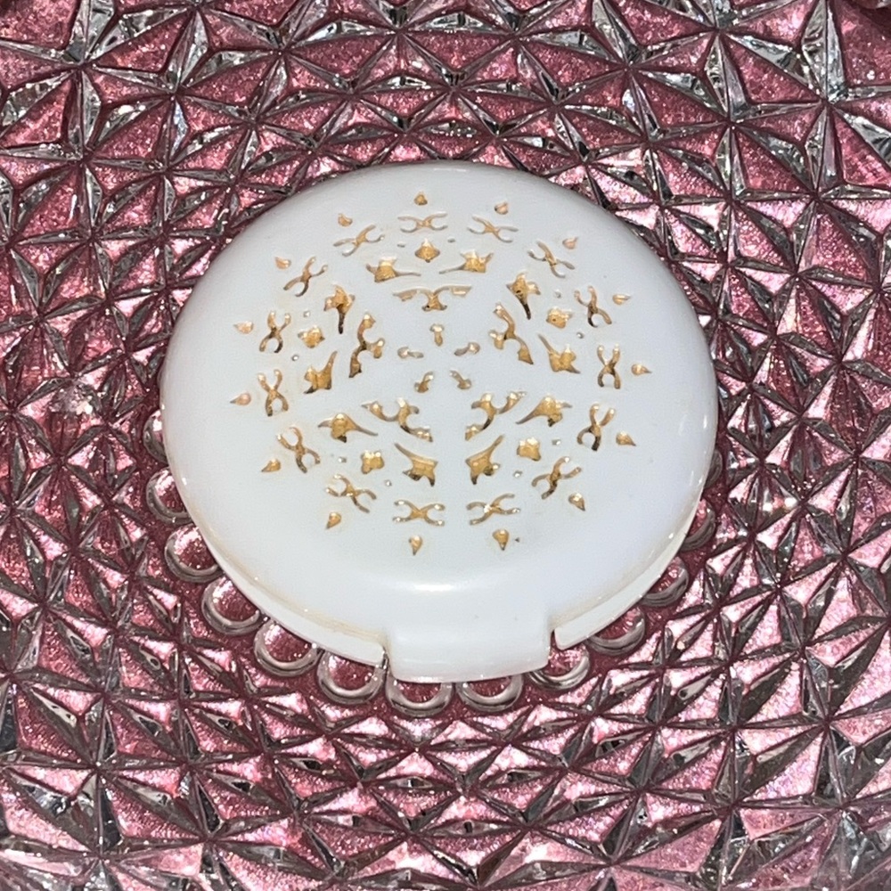 Vintage plastic Avon compact